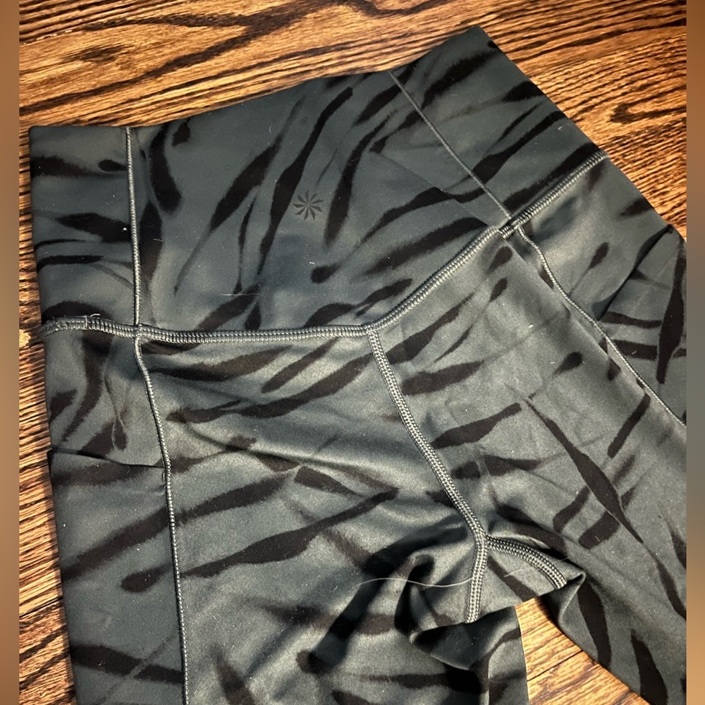 Athleta Size XS SALUTATION STASH HIGH RISE pocket 7/8 LEGGING